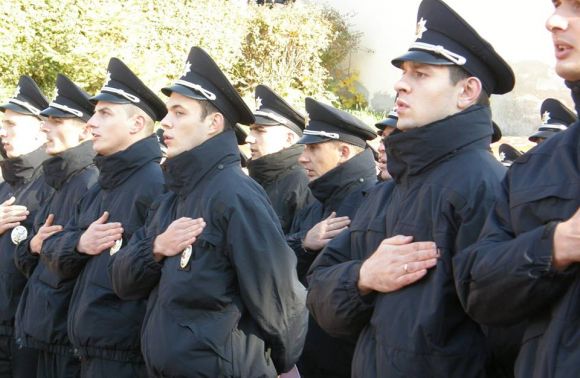 Во Львове присягнули на верность украинскому народу еще 122 полицейских (видео)