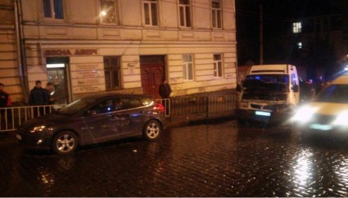 У Львові трапилася потрійна ДТП за участю маршрутки