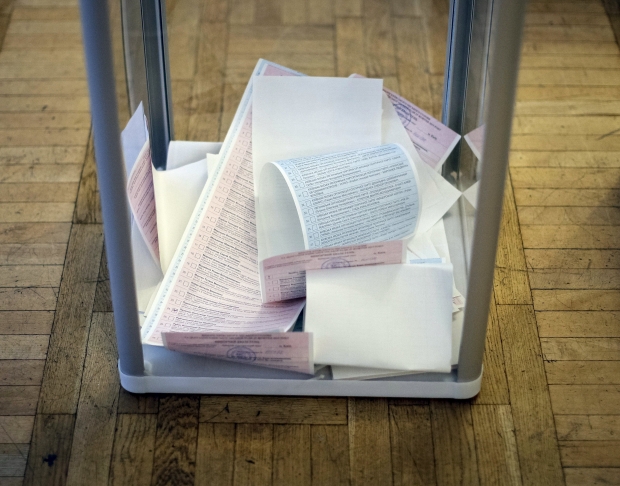 У ЦВК запевняють, що голосування в Маріуполі і Красноармійську проходить “майже ідеально” (Фото)