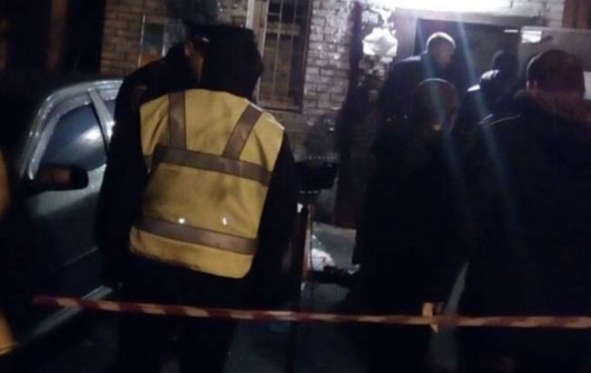 В результаті вибуху гранати в житловому будинку Києва загинула одна людина