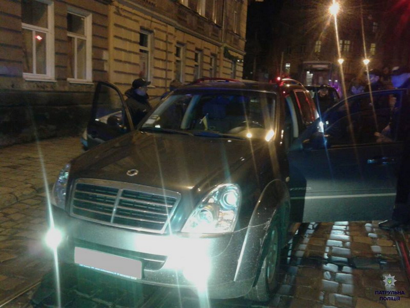 П’яного водія, який втік з місця ДТП у Львові, ловили три патрулі (ВІДЕО)