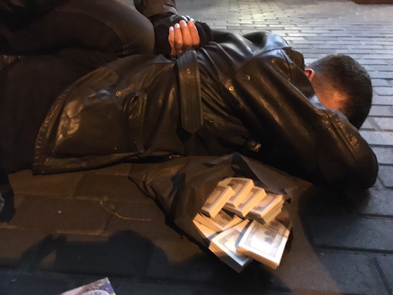 У Києві  на хабарі в 150 тис. доларів затримали зятя Ківалова (Фото)