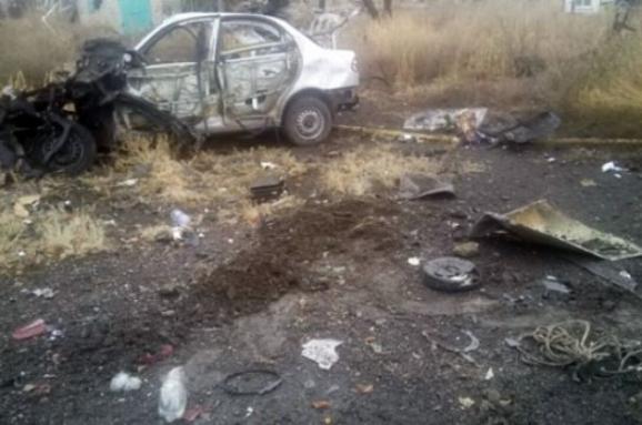 В Марьинке автомобиль наехал на мину, два человека погибли