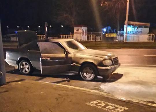 Ночью во Львове горел автомобиль