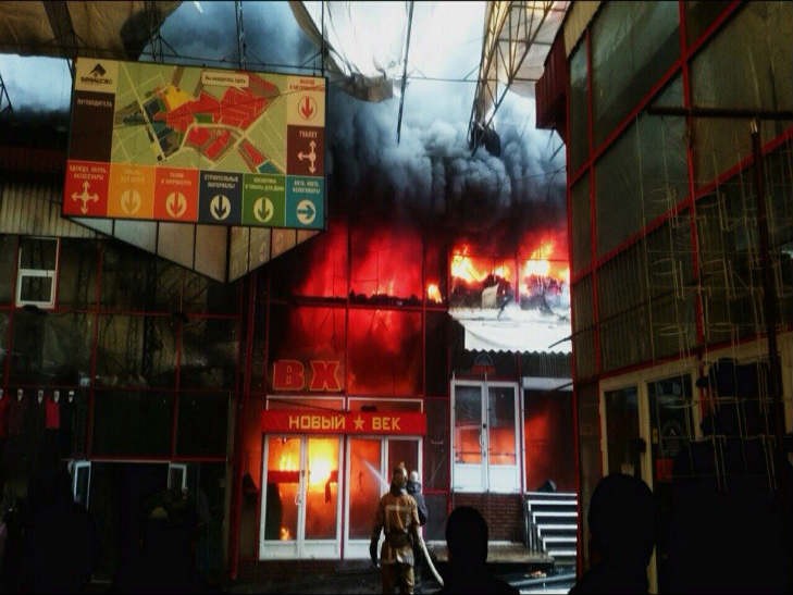 В Харькове горит рынок “Барабашово”