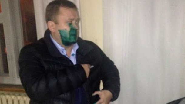 Скандальний голова Криворізького виборчкому став “зеленим чоловічком” (Фото)