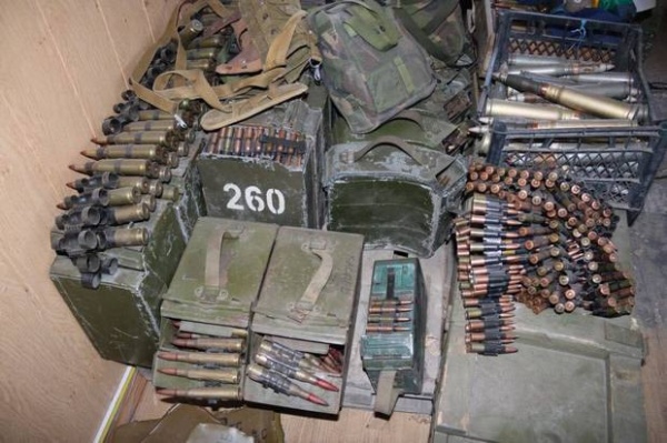 В Мариуполе в общежитии нашли арсенал боеприпасов (Фото)