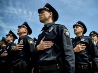 На Львівщині двох поліцейських звільнять за крадіжку бензину