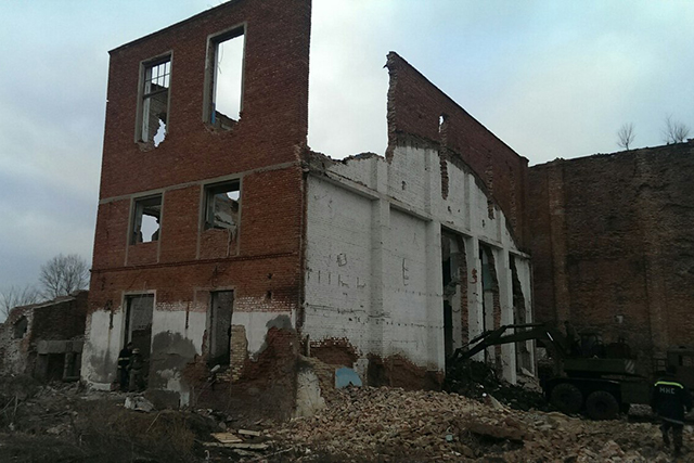 У Миколаївській обл. на покинутому цукровому заводі обвалилася стіна, загинуло 2 осіб