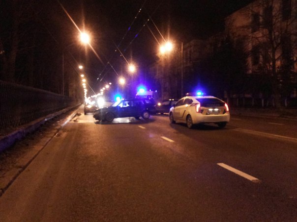 Евакуатор став причиною аварії на Стрийській і «змився» (ФОТО)