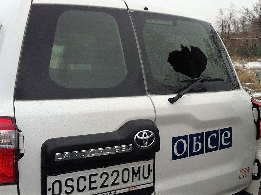 Снайпер бойовиків обстріляв машину ОБСЄ в Мар’їнці, – прес-центр АТО