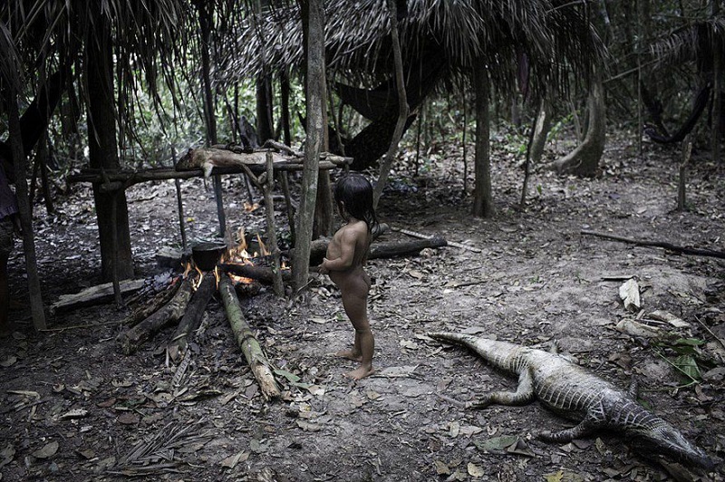 Древняя традиция этого амазонского племени повергает в шок окружающих