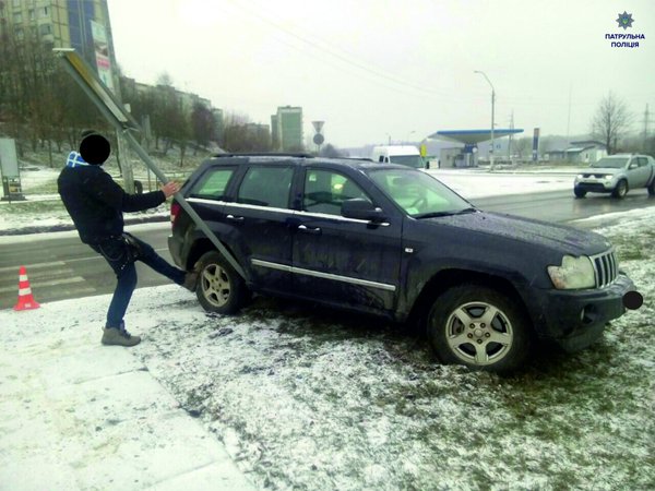 Через ожеледицю водії злітають із львівських доріг (ФОТО)