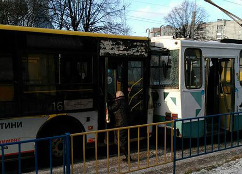 У Львові автобус влетів у тролейбус (ФОТО)