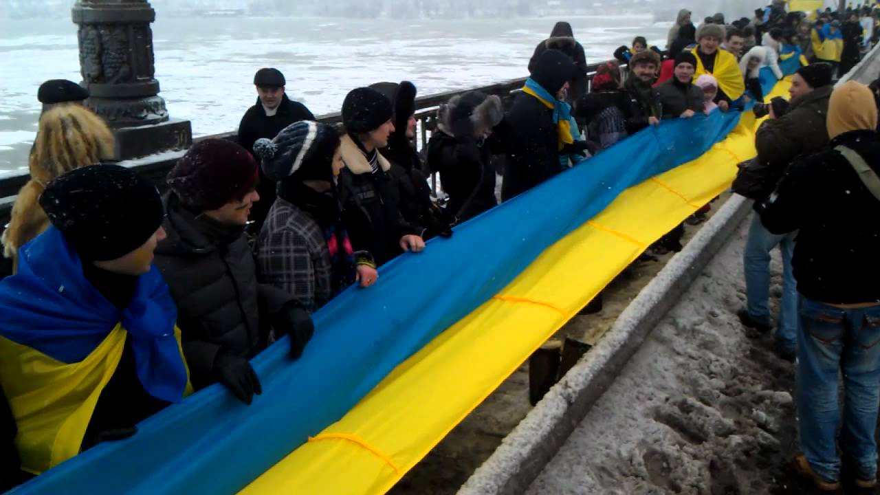 День Соборности Украины: живая цепь на мосту Патона в Киеве (видео)