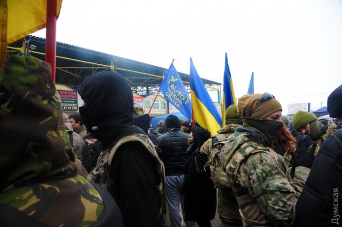Ринок “7 кілометр” в Одесі оточений поліцією і Нацгвардією (Фото)