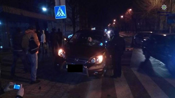 У Львові п’яний водій в‘їхав у зупинку громадського транспорту