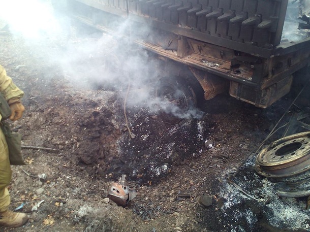 На Донбасі підірвалося авто з бійцями АТО (Фото)