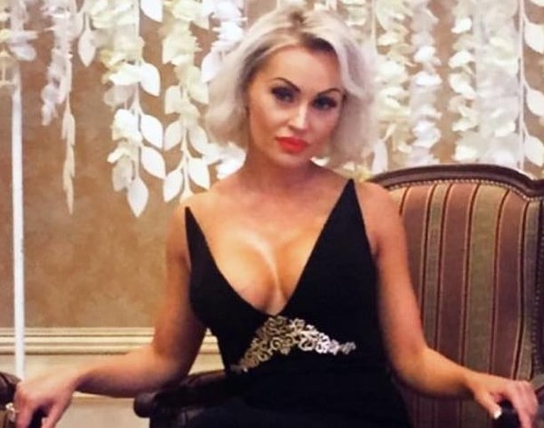 Скандальна блондинка на лабутенах з Івано-Франківська оголосила сексуальну війну поліції (ФОТО)