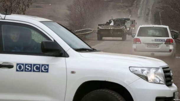 Місія ОБСЄ пустила російських військових в тил АТО, — волонтери