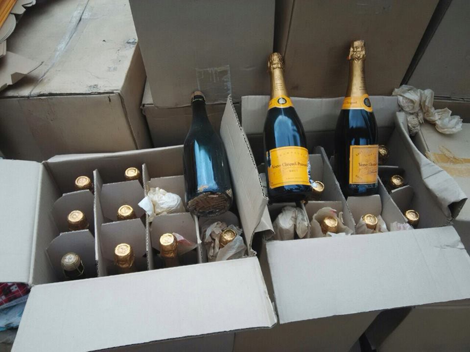 Поліцейські знищили підробне “французьке” шампанське на 10 мільйонів (Фото)
