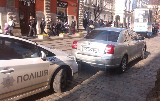 Поліція оштрафувала службове авто Садового і  як на це відреагував мер Львова (ФОТО)