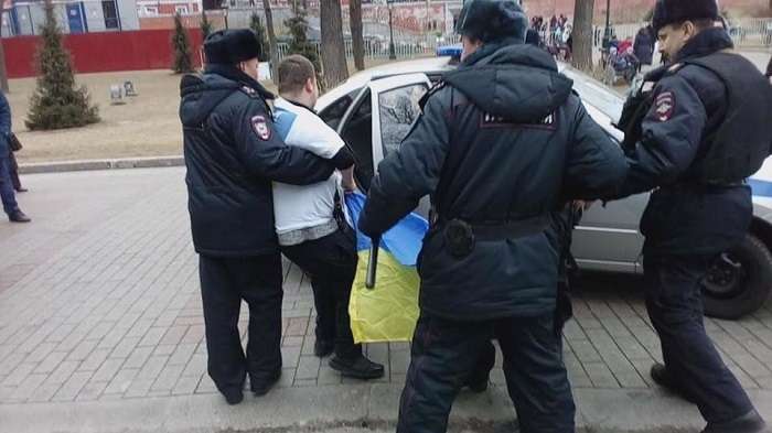У Москві за гімн і прапор України жорстко затримали активістів-інвалідів (ВІДЕО)