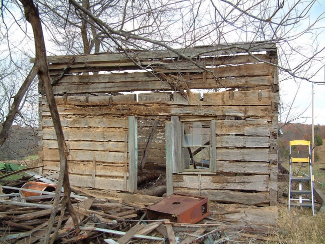 Математик-пенсіонер виявив зруйновану хатину 1830-го року і зробив з неї… справжнє диво! (ФОТО)
