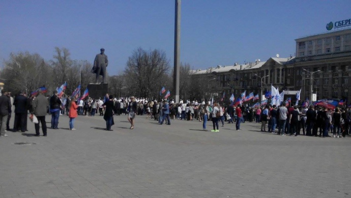 Жителів окупованого Донецька зігнали на «святкування дня ДНР» (ФОТО)