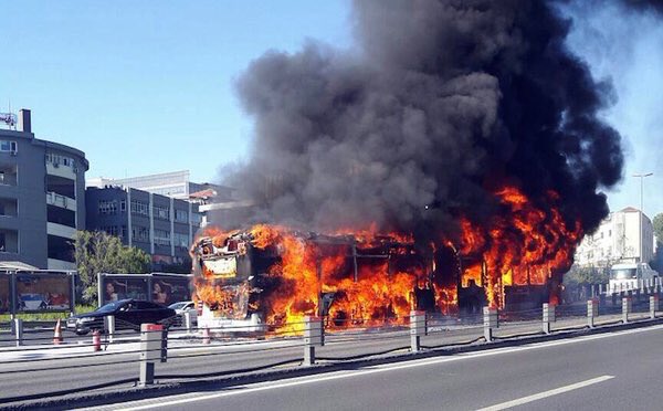 В центре Стамбула взорвали автобус