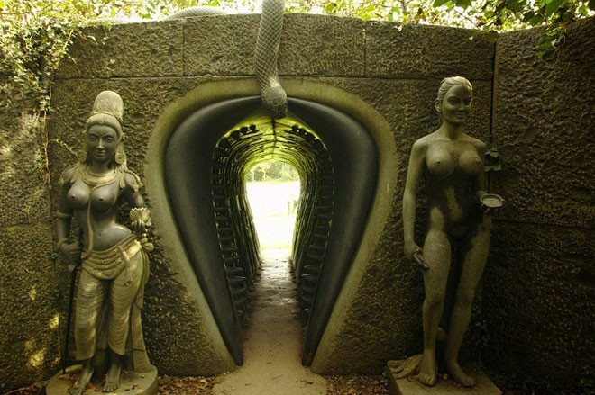 Моторошні скульптури в парку індійської культури в Ірландії (ФОТО+18)