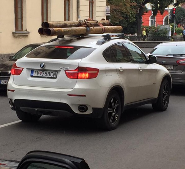 Ужгородский чудак на “BMW Х6” развесил народ очередной выходкой (ФОТО)