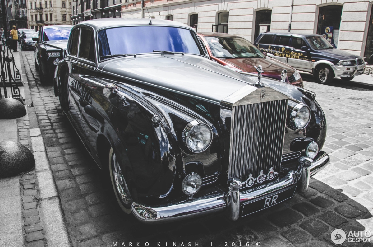 Львівські вулиці підкорив раритетний Rolls-Royce (ФОТО)