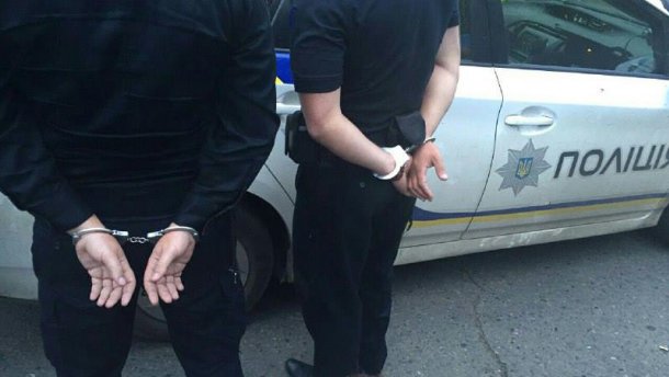 Дебют “незаплямованих”: патрульних нової поліції затримали на хабарі в Одесі (ФОТО)