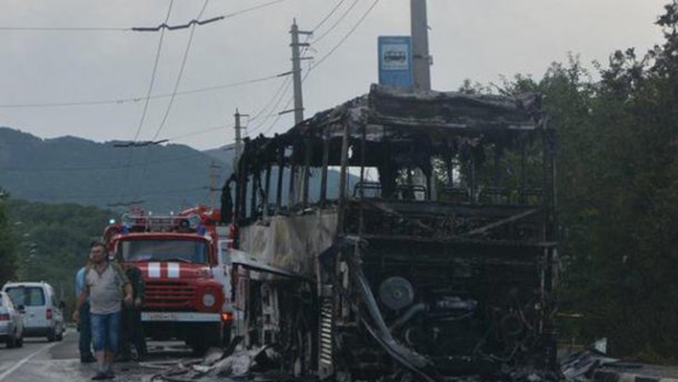 Туристичний автобус з дітьми згорів дотла у Криму (ФОТО, ВІДЕО)