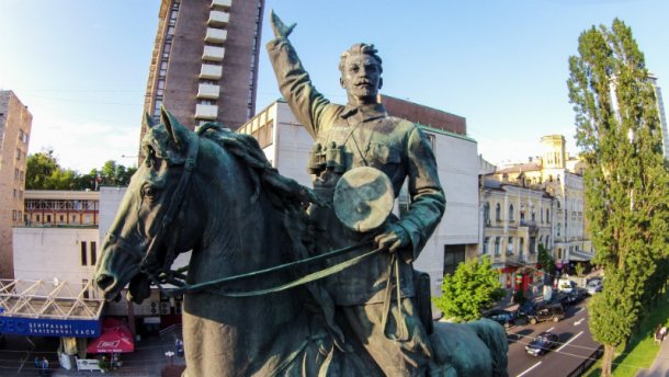 Стало відомо, коли у Києві приберуть пам’ятник Щорсу