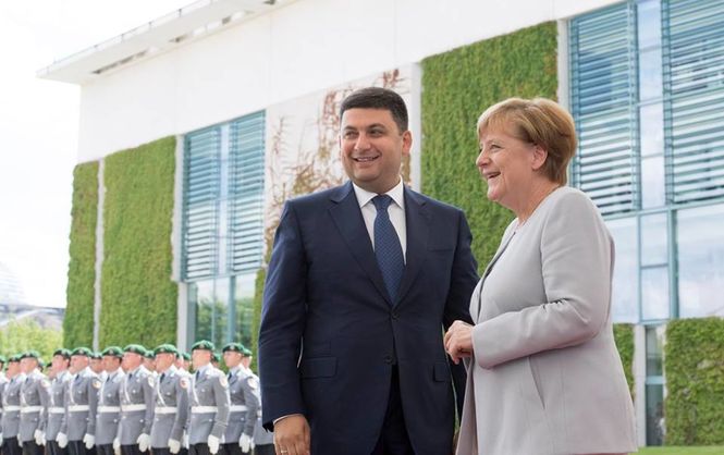 Меркель під час зустрічі з Гройсманом прокоментувала можливі вибори в Донбасі (ФОТО)