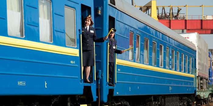 В українських поїздах з’явилась патріотична постіль (ФОТО)