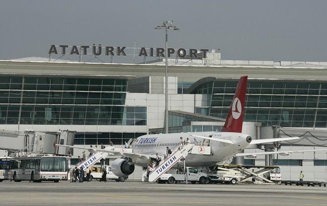 Близько 30 українців в аеропорту Стамбула у безпеці, – генконсул