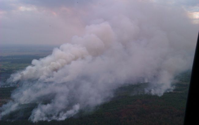 Пожежа в Чорнобильській зоні: до гасіння лісу задіяно літаки і вертоліт