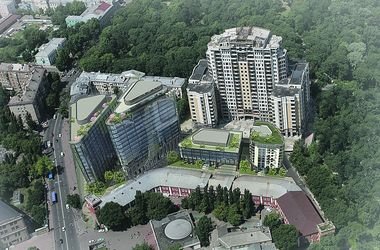 Новий будівельний скандал у Києві: у будинку на Грушевського можуть з’явитися три висотні “брати”