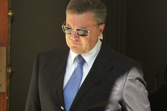 Біглий, живий, багатий: чим зайнятий Янукович