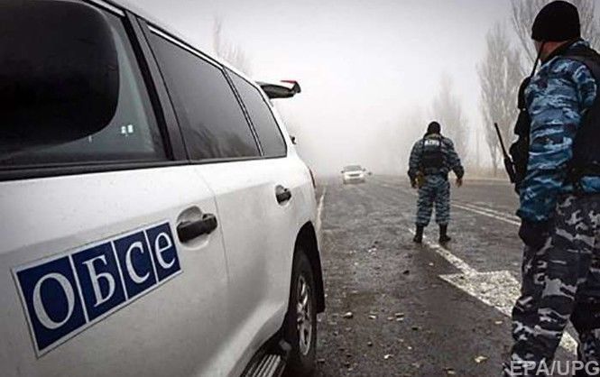 Бойовики на південь від Донецька заблокували проїзд автомобіля ОБСЄ, погрожували зброєю