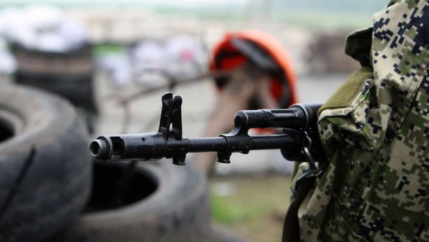 “Гаряча” доба на Донбасі: окупанти 61 раз обстріляли позиції сил АТО із забороненої зброї