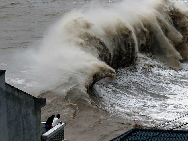 Потужний тайфун “Непарк” дістався материкового Китаю (ВІДЕО)