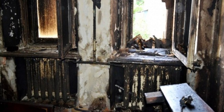 В Одесі під час пожежі у власній квартирі заживо згоріли люди (ФОТО, ВІДЕО)