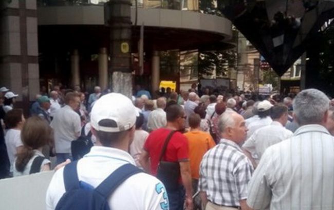 У Києві протестувальники перекрили одну з вулиць в центрі міста