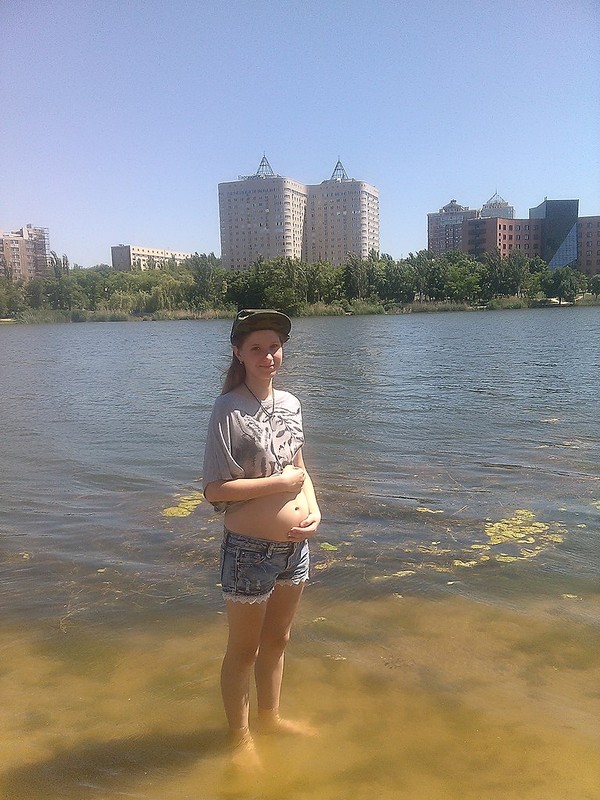 Шок: Стала відома доля вагітної “ополченки”, яка хизувалась відрізаною головою в Донецьку (ФОТО)