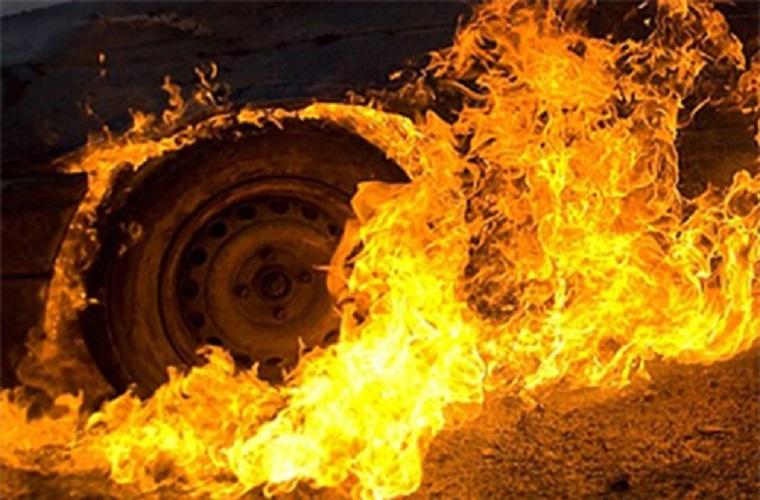 Вночі у Львові загорілася вантажівка: водія госпіталізували