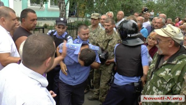 Стали відомі імена поліцейських, які жорстоко вбили чоловіка в Миколаєві (ФОТО)